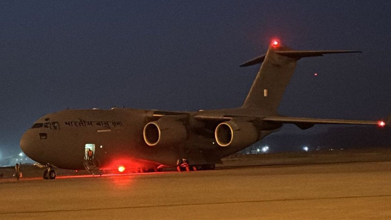 IAF: ফের জারি হল NOTAM, আচমকা বদলে গেল বায়ুসেনার মহড়ার সময় IAF: ফের জারি হল NOTAM, আচমকা বদলে গেল বায়ুসেনার মহড়ার সময়