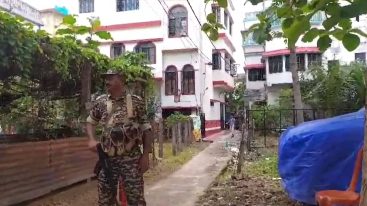 Arambagh: সকাল থেকে ED তল্লাশি দিলীপ, সাহিল, সৌরভদের বাড়িতে, নজরে জিয়াজুরের রিসর্টও