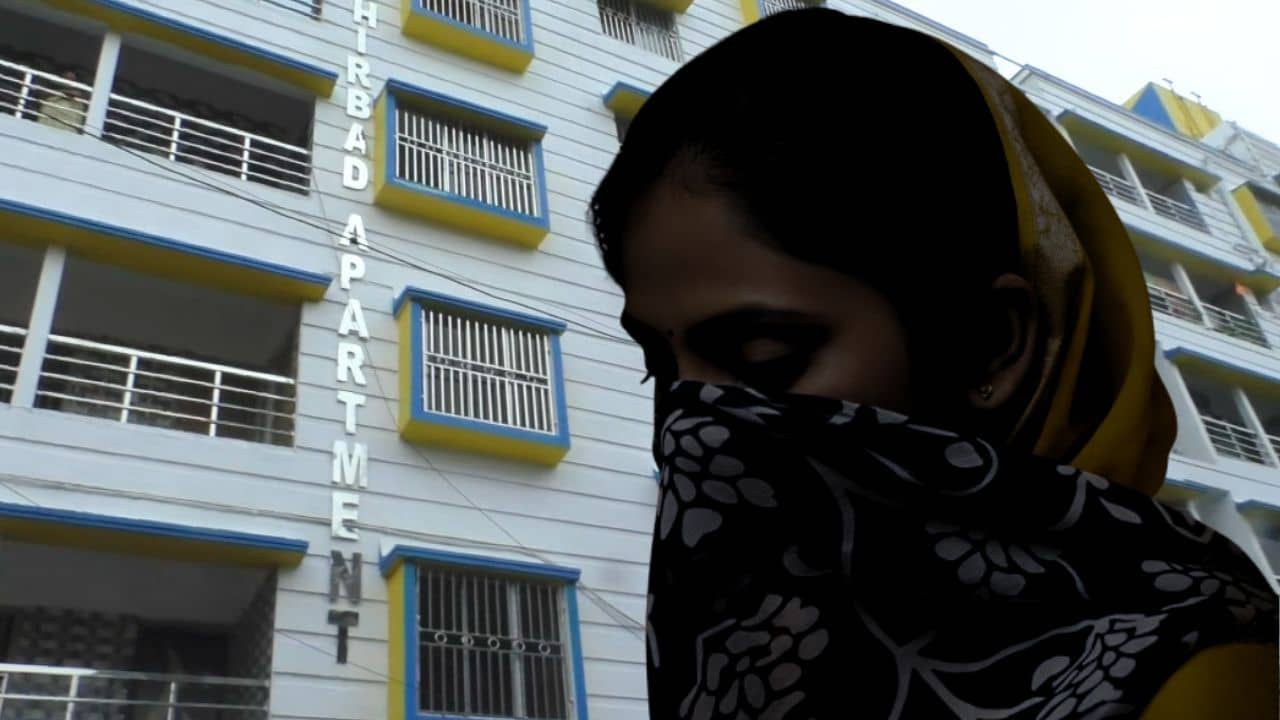 Bangladeshi: যশোরের প্রিয়া খাতুন দমদমে এসে হয়ে গেল অদিতি পাত্র, ফ্ল্যাট জুড়ে যা চলছিল... ঢুকে চক্ষু চড়কগাছ পুলিশের