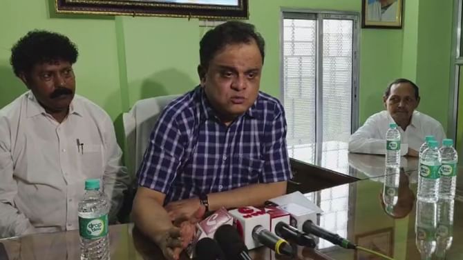 দাবিটাই জানাচ্ছেন না আন্দোলনকারীরা, দাবি ব্রাত্য বসুর