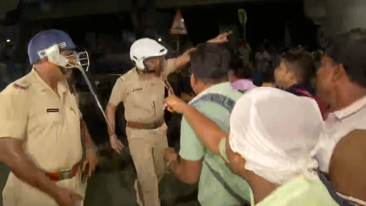 এসি রুমে বস সব ঠিক করা যায় না, চাকরিহারাদের উপর কেন বলপ্রয়োগ করতে হল? বোঝালেন জাভেদ শামিম