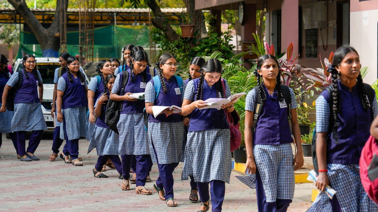 Madhyamik Review Result: নজিরবিহীন! রিভিউ করতেই পাল্টে গেল সাড়ে ১২ হাজার মাধ্যমিক পরীক্ষার্থীর নম্বর, উঠছে প্রশ্ন Madhyamik Review Result: নজিরবিহীন! রিভিউ করতেই পাল্টে গেল সাড়ে ১২ হাজার মাধ্যমিক পরীক্ষার্থীর নম্বর, উঠছে প্রশ্ন