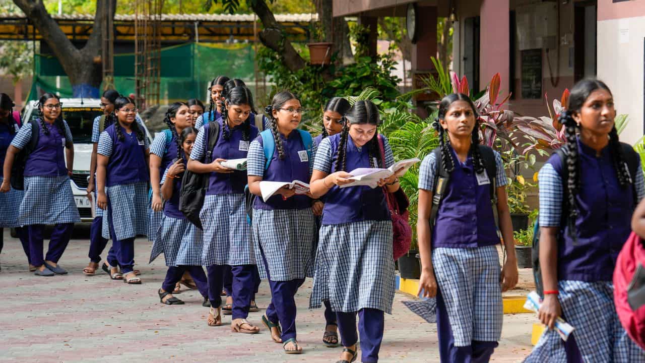 Madhyamik Result 2025: বলে বলে গোল খাবে বেসরকারি স্কুল, জেনে রাখুন আপনার জেলার ওয়েস্ট বেঙ্গল বোর্ডের সেরা স্কুলগুলির নাম Madhyamik Result 2025: বলে বলে গোল খাবে বেসরকারি স্কুল, জেনে রাখুন আপনার জেলার ওয়েস্ট বেঙ্গল বোর্ডের সেরা স্কুলগুলির নাম