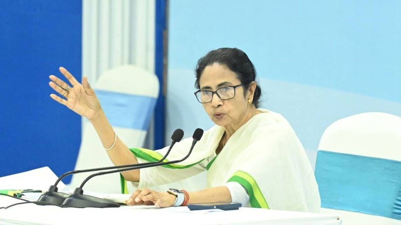 CM Mamata Banerjee on Group C and Group D: এবার থেকে মাসে-মাসে ভাতা পাবেন চাকরিহারা Group C এবং Group D কর্মীরা