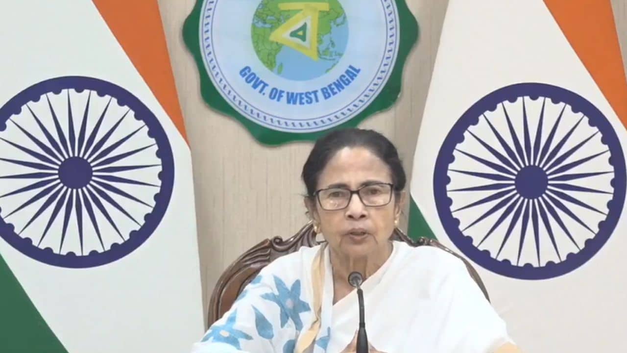 Mamata on Modi: বিরোধীরা দেশের স্বার্থে গলা ফাটাচ্ছে, আর আপনি..., অপারেশন সিঁদুর প্রসঙ্গে মোদীকে প্রশ্ন মমতার