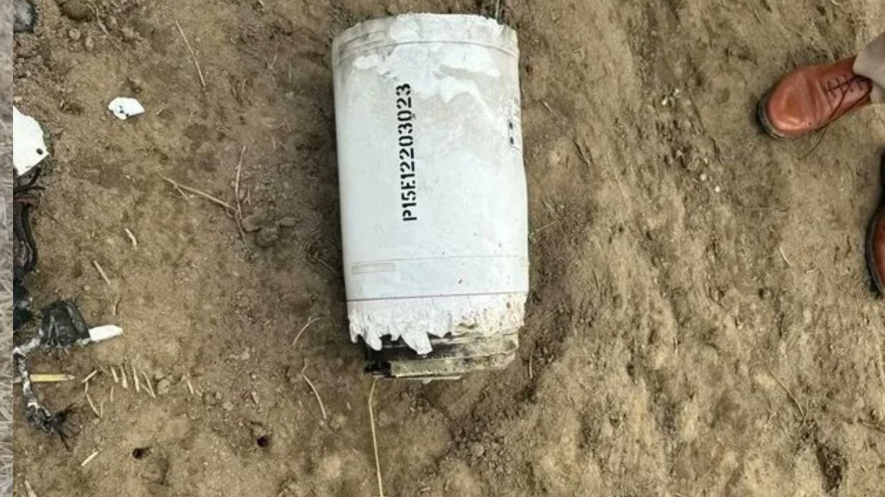 রাতেই জানা যায়, সীমান্ত থেকে পরপর মিসাইল ছুড়ছে পাকিস্তান। অন্ধকারে দেখা যায় আকাশ জুড়ে লাল আলো। তবে ভারতের কাছে হার মানতে হয় পাকিস্তানকে। একের পর এক মিসাইল ধ্বংস করে দেয় ভারতের ডিফেন্স সিস্টেম।