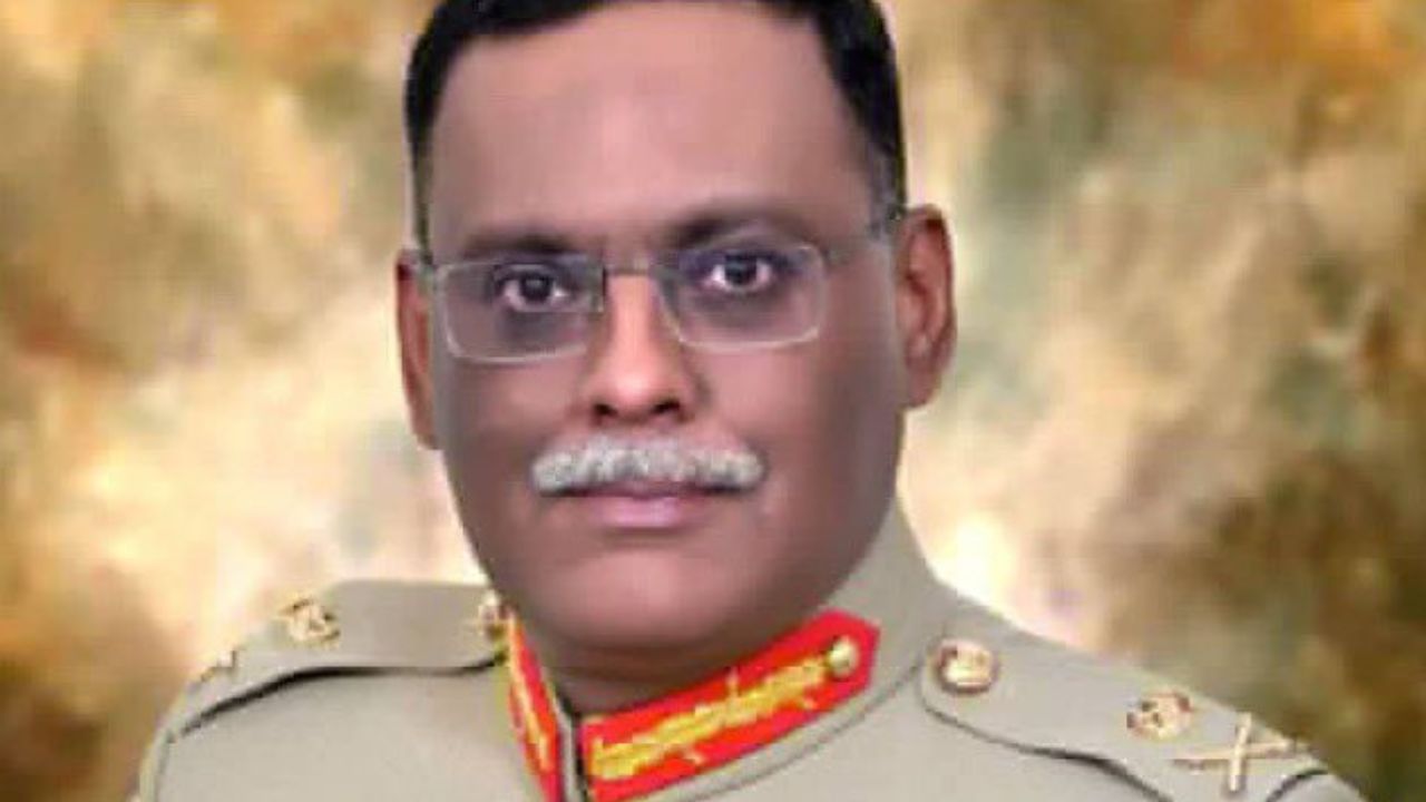 Pakistan Army: Pakistan Army: অশান্তির আবহে মুনীরকে সরিয়ে হতে পারেন পাকিস্তানের নয়া সেনাপ্রধান, কে এই শামশাদ মির্জা? Pakistan Army: Pakistan Army: অশান্তির আবহে মুনীরকে সরিয়ে হতে পারেন পাকিস্তানের নয়া সেনাপ্রধান, কে এই শামশাদ মির্জা?