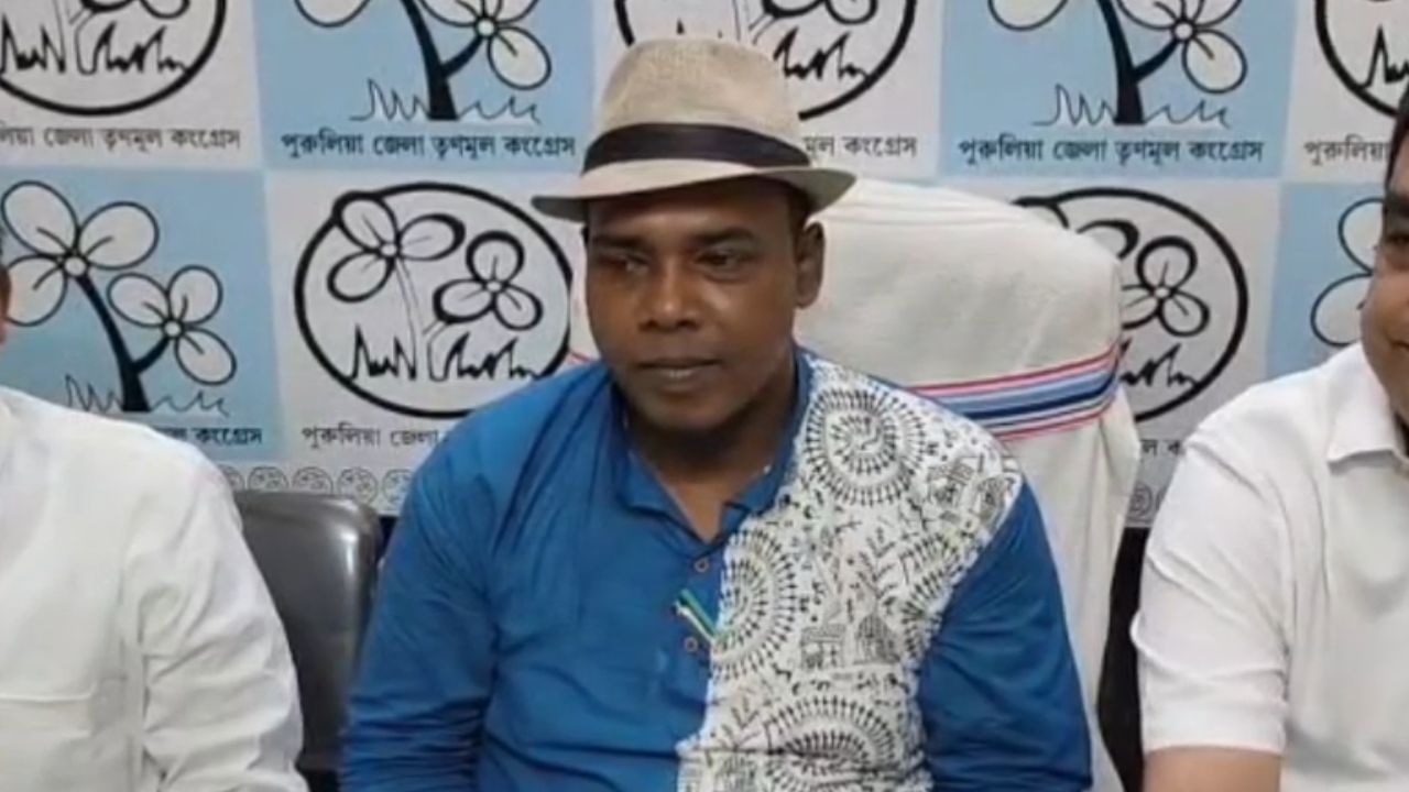 Purulia: চাকরিহারাদের আরও সংযত হওয়া হওয়া দরকার ছিল: তৃণমূল নেতা Purulia: চাকরিহারাদের আরও সংযত হওয়া হওয়া দরকার ছিল: তৃণমূল নেতা