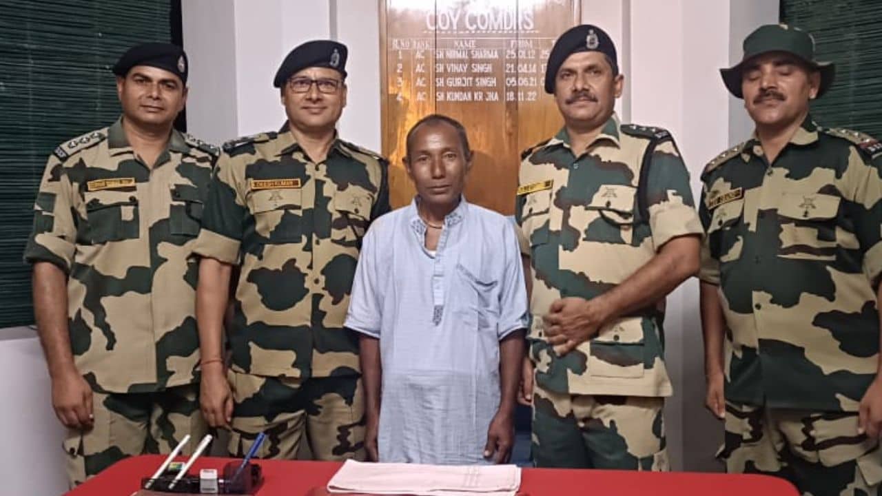 Bangladesh Border: পাকিস্তানের পর হার মানল বাংলাদেশও! বাংলায় ফিরলেন উকিল বর্মণ