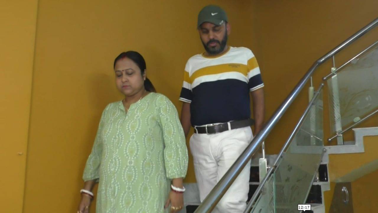 Barrackpore: লালবাতি গাড়ি করে মাঝেমধ্য়েই আসছে ওরা! কখনও দিঘায়, কখনও তারাপীঠে পালিয়ে বেড়াচ্ছেন সুমিত-স্বাতীলেখা