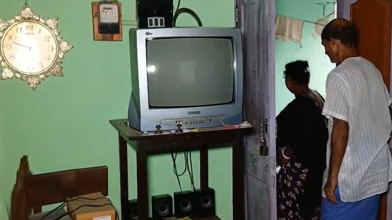 Electric Bill: টিনের চালের এই ঘরেই তিন মাসের ইলেকট্রিক বিল ৬২,০০০, হাইকোর্টের দ্বারস্থ পরিবার