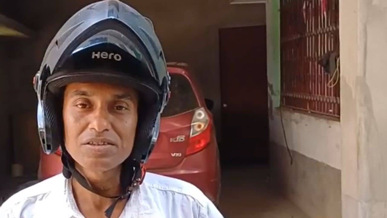 Traffic Police: চারচাকা গাড়িতে হেলমেটের কেস দিল পুলিশ! তাজ্জব তৃণমূল নেতা বলছেন, পৃথিবীতে আমিই প্রথম