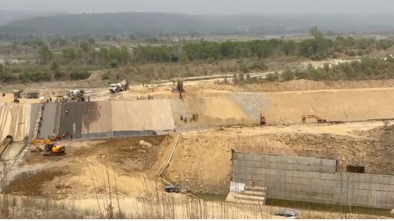 India-Pakistan: পাকিস্তানকে হাহাকার করতে হবে জলের জন্য! ভারতের এই বাঁধ তৈরি হলেই পড়বে বড় বিপাকে India-Pakistan: পাকিস্তানকে হাহাকার করতে হবে জলের জন্য! ভারতের এই বাঁধ তৈরি হলেই পড়বে বড় বিপাকে