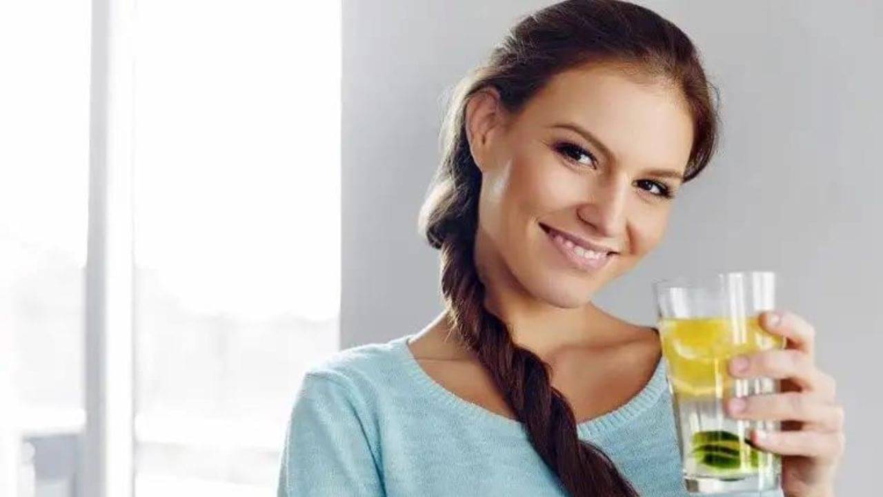 Lemon Water Drinking Time: শরীর ঠান্ডা রাখতে এই সময়ে লেবুর জল পান করছেন? সাবধান, হতে পারে বড় বিপদ