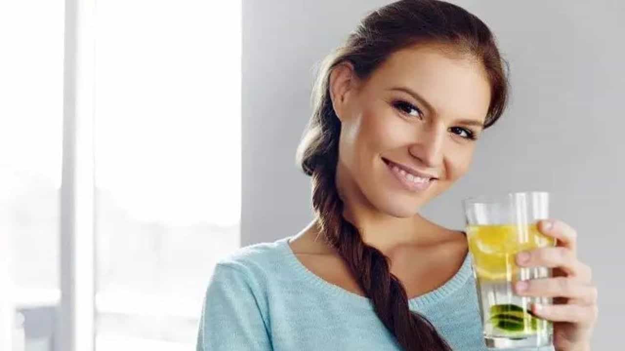 Lemon Water Drinking Time: শরীর ঠান্ডা রাখতে এই সময়ে লেবুর জল পান করছেন? সাবধান, হতে পারে বড় বিপদ Lemon Water Drinking Time: শরীর ঠান্ডা রাখতে এই সময়ে লেবুর জল পান করছেন? সাবধান, হতে পারে বড় বিপদ