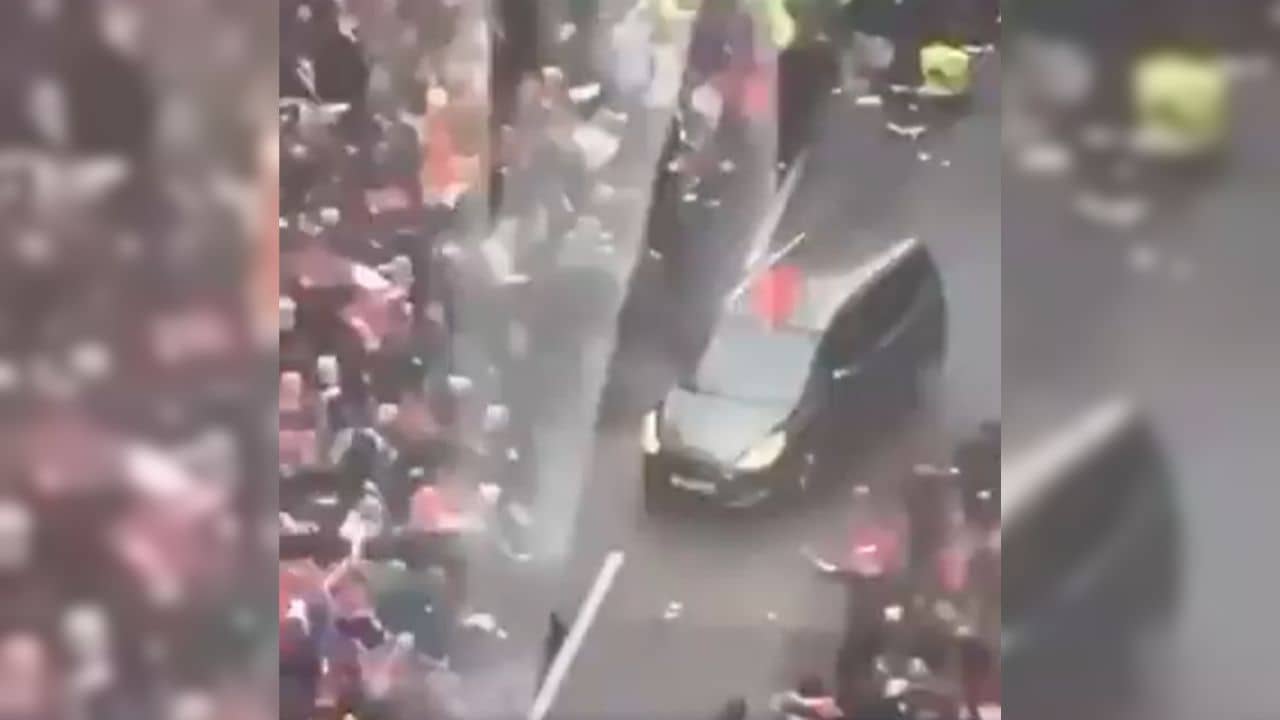 Car Accident: সিটি সেন্টার থেকে বেরিয়েছিল ফুটবল অনুরাগীদের বিজয় মিছিল! নিয়ন্ত্রণ হারিয়ে সটান ধাক্কা গাড়ির