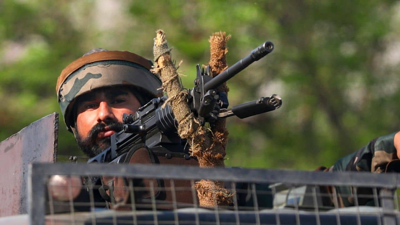 India-Pakistan: বিএসএফের হাতে পাক রেঞ্জার ধরা পড়তেই সীমান্তে বেয়াদপি বাড়ল পাকিস্তানের, রাতে LoC-তে যা হল...