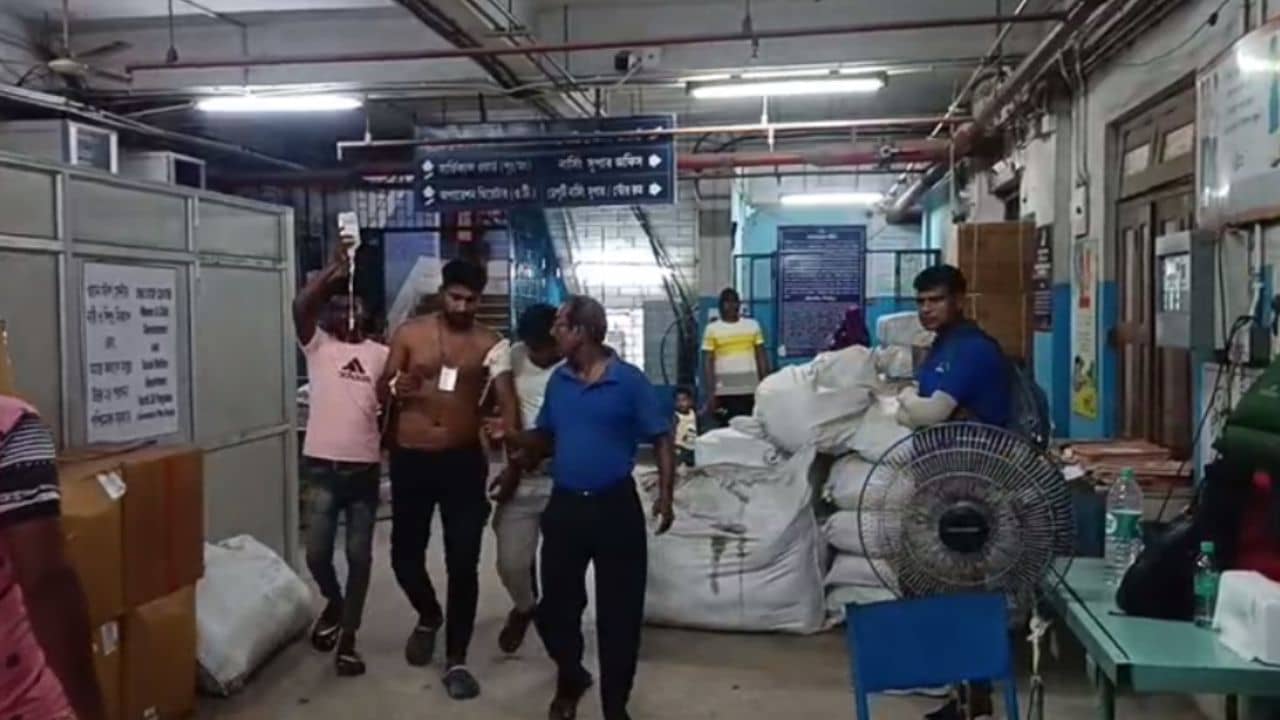 Madhyamgram: হঠাৎ করে নামল নিচে, আর তারপরই তৃণমূল নেতাকে গুলি চালিয়ে দিল রেজাউল