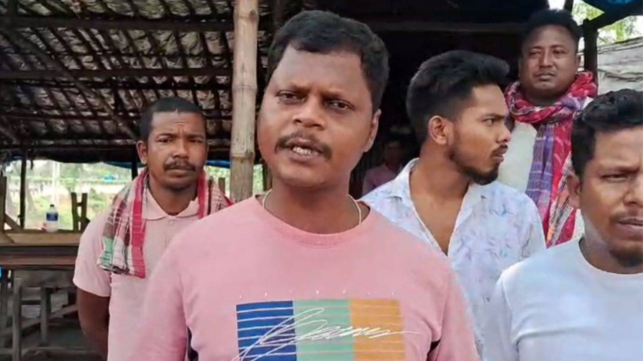 Malda: দীর্ঘদিন ধরে নাকি চলছিল মধুচক্র, গ্রামবাসী জানতে পেরেই...