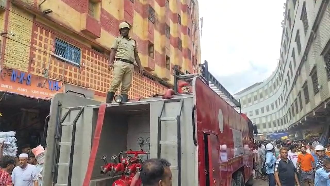Fire in Howrah: ফের হাওড়ার মঙ্গলাহাটে আগুন, ঘটনাস্থলে দমকলের ৮টি ইঞ্জিন