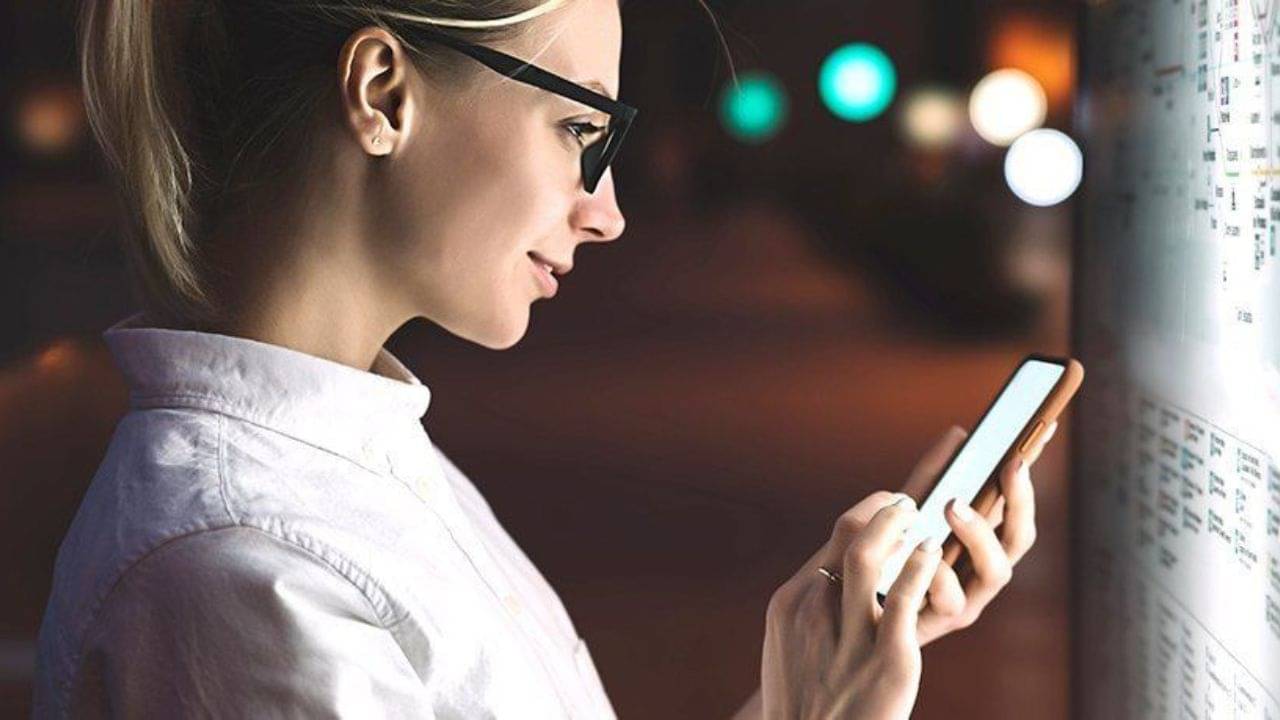 Mobile Phone Use: মোবাইলে উংলি করে ডেকে আনছেন মহা বিপদ! জানুন কী হচ্ছে শরীরে