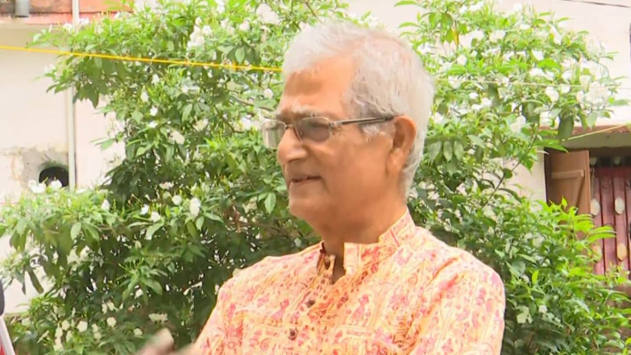 Siliguri: তখন তো মাথার ওপর দিয়ে উড়ছে শত্রুপক্ষের বিমান, লুকিয়ে পড়তে হল সুড়ঙ্গে, মক ড্রিলে ঠিক কী শেখানো হয়, পূর্ব অভিজ্ঞতা শোনালেন নিধুভূষণ