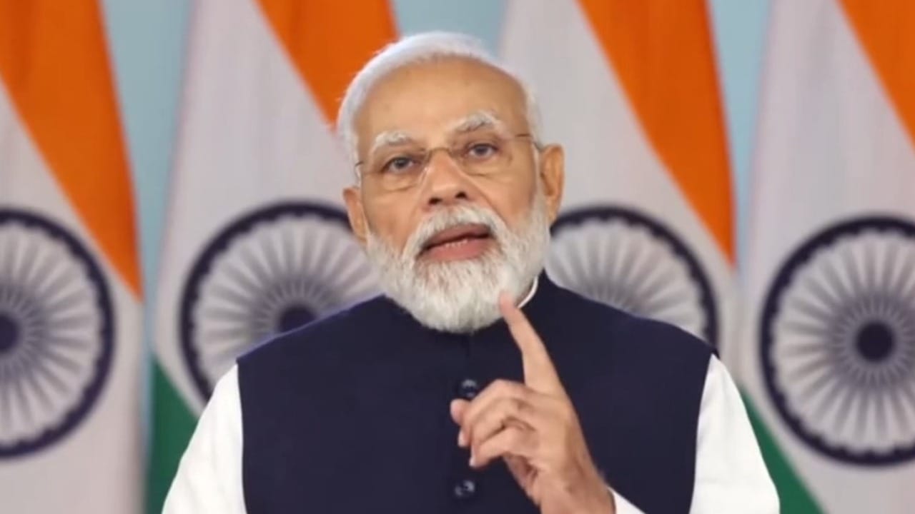 PM Narendra Modi: বাংলায় আসার আগেই তৃণমূলকে তোপ মোদীর, 'পরিযায়ী পাখির গলায় গেরুয়া উত্তরীয়' পরিয়ে পাল্টা খোঁচা তৃণমূলের PM Narendra Modi: বাংলায় আসার আগেই তৃণমূলকে তোপ মোদীর, 'পরিযায়ী পাখির গলায় গেরুয়া উত্তরীয়' পরিয়ে পাল্টা খোঁচা তৃণমূলের