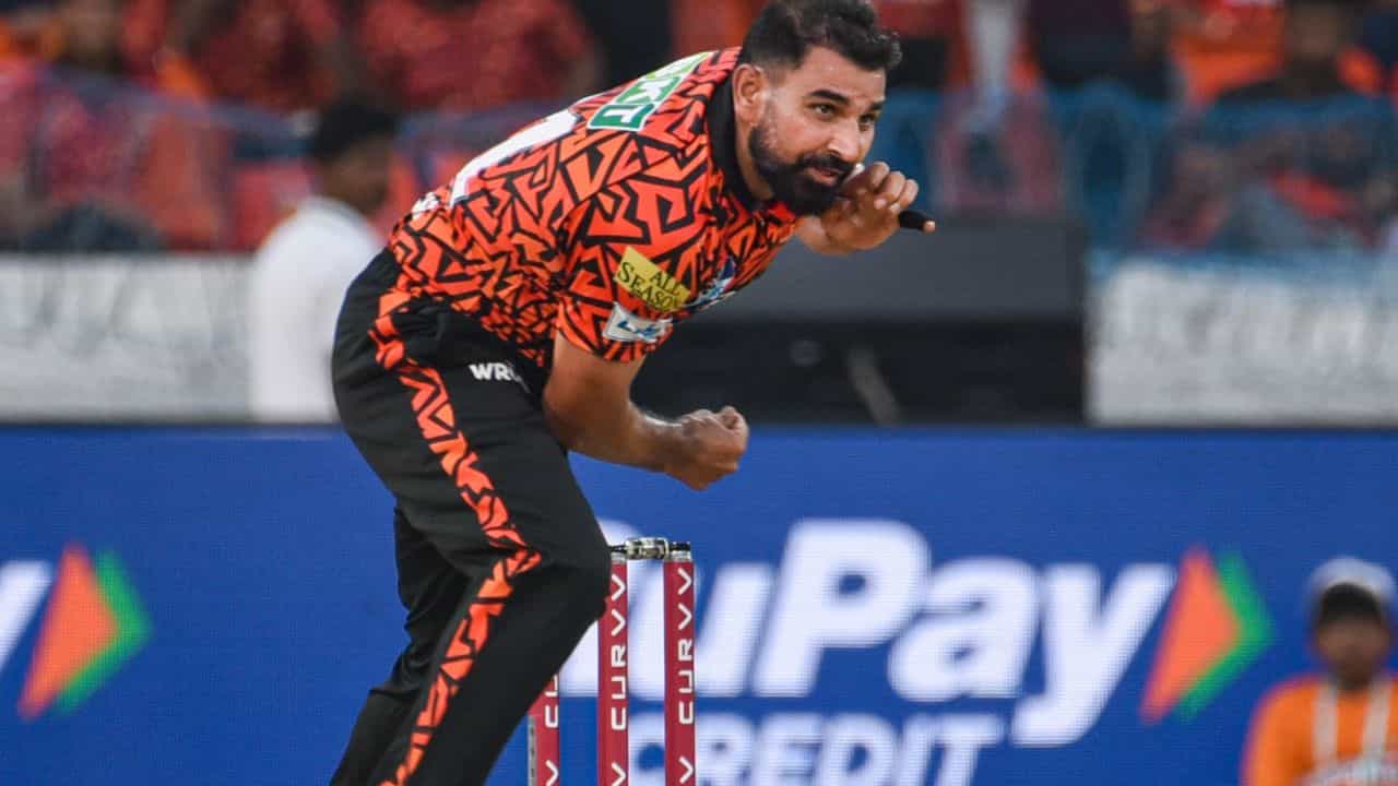 Indian Cricket: সেই সামি, নেই সামি... ২০১৮-র পর ডাবল ডিজিট, ইংল্যান্ডের ফ্লাইট মিস! Indian Cricket: সেই সামি, নেই সামি... ২০১৮-র পর ডাবল ডিজিট, ইংল্যান্ডের ফ্লাইট মিস!