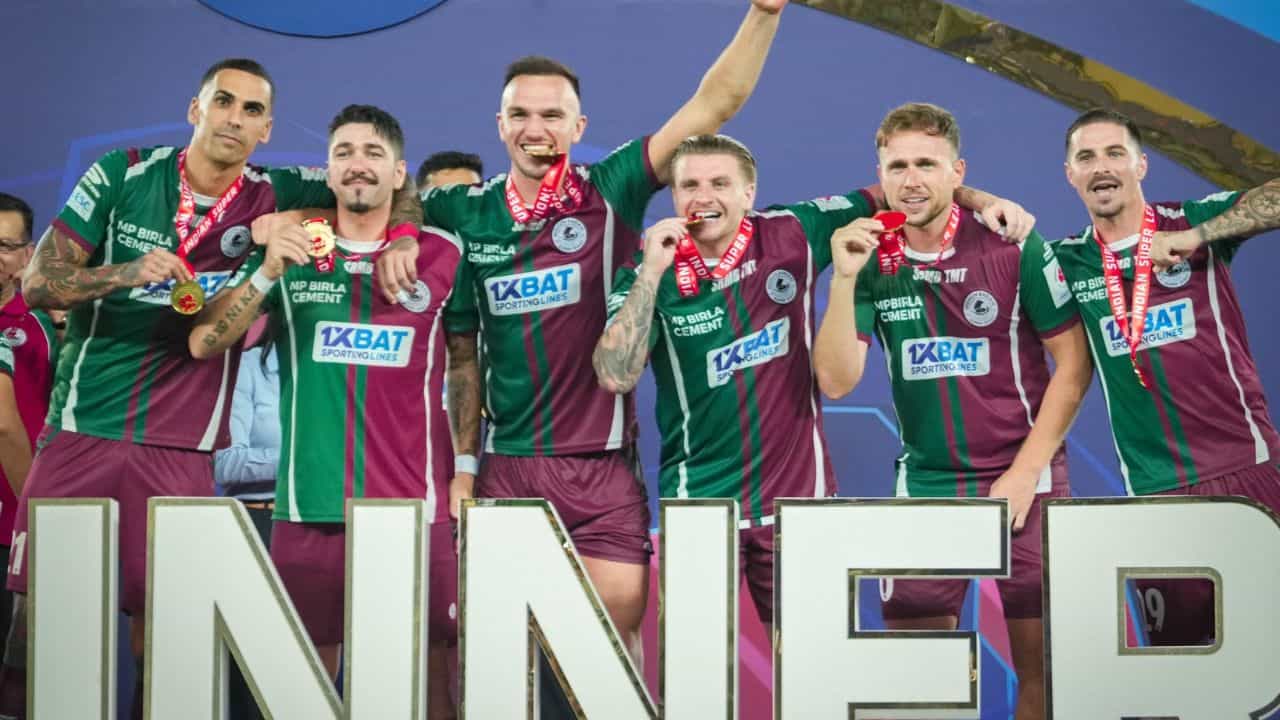 Mohun Bagan: বড় সমস্যায় মোহনবাগান, ফিফার রোষে আইএসএলে দ্বি-মুকুটজয়ী টিম Mohun Bagan: বড় সমস্যায় মোহনবাগান, ফিফার রোষে আইএসএলে দ্বি-মুকুটজয়ী টিম