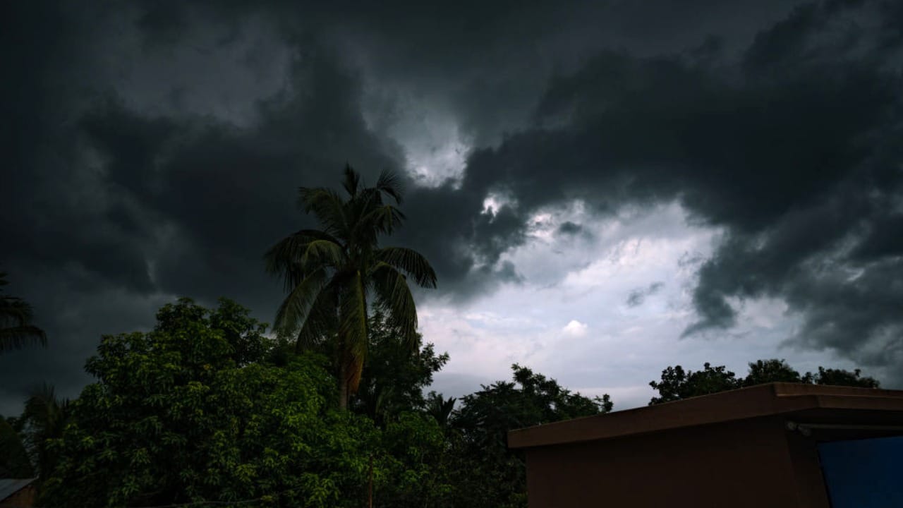 Monsoon in Bengal: ২২ মে নাগাদ আরব সাগরে জন্ম নিচ্ছে নিম্নচাপ, পথ আটকাবে বর্ষার? Monsoon in Bengal: ২২ মে নাগাদ আরব সাগরে জন্ম নিচ্ছে নিম্নচাপ, পথ আটকাবে বর্ষার?