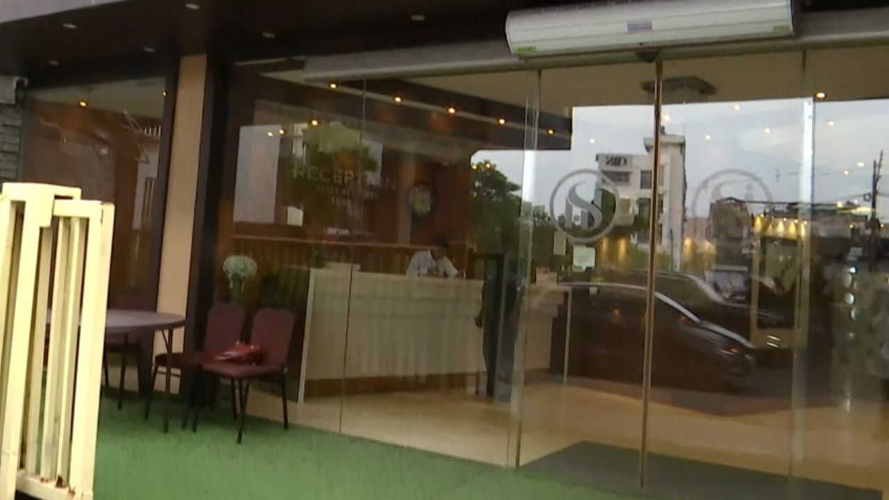 NIA: পাকচর-কাণ্ডে জুড়ল কলকাতার নামও! তপসিয়ার হোটেল থেকে একজনকে তুলল NIA NIA: পাকচর-কাণ্ডে জুড়ল কলকাতার নামও! তপসিয়ার হোটেল থেকে একজনকে তুলল NIA