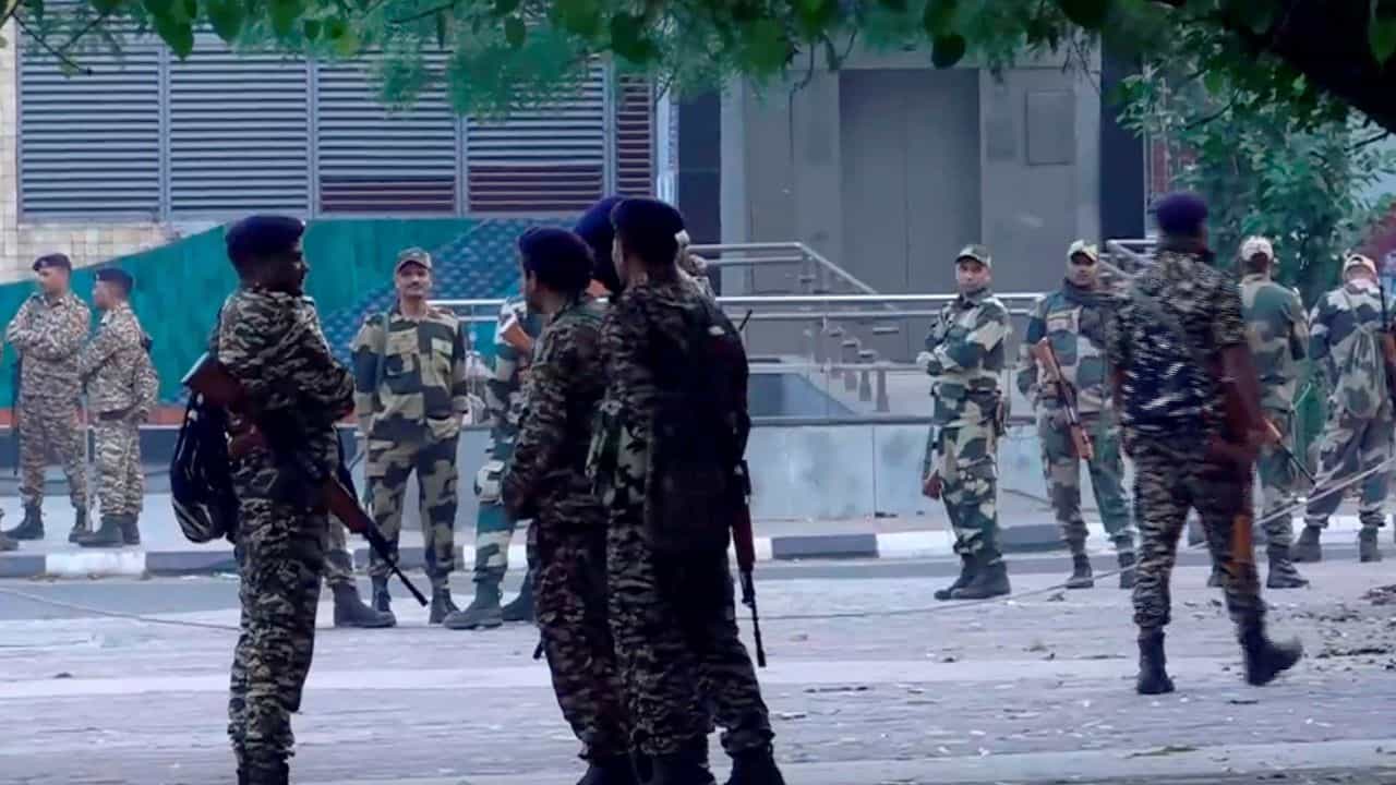 J&K Terror Attack: পহেলগাঁও হামলার ১৫ দিন আগেই খুলেছিল একটা দোকান, এই দোকানেই সব নজর NIA-র, কী হয়েছিল? J&K Terror Attack: পহেলগাঁও হামলার ১৫ দিন আগেই খুলেছিল একটা দোকান, এই দোকানেই সব নজর NIA-র, কী হয়েছিল?