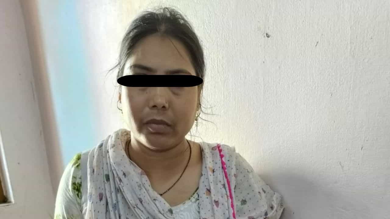 Bangladeshi Arrested: লুকিয়ে-লুকিয়ে ভারতে ঢুকে পড়া! বাংলাদেশি ফরিদাকে ধরল পুলিশ Bangladeshi Arrested: লুকিয়ে-লুকিয়ে ভারতে ঢুকে পড়া! বাংলাদেশি ফরিদাকে ধরল পুলিশ