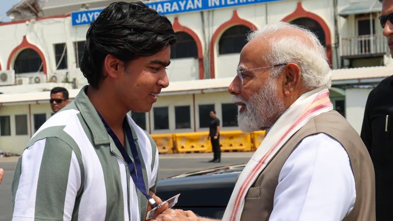 Narendra Modi meets Vaibhav Suryavanshi: আইপিএলের বিস্ময় বালক বৈভব সূর্যবংশীর সঙ্গে সাক্ষাৎ মোদীর, কী বার্তা দিলেন প্রধানমন্ত্রী?