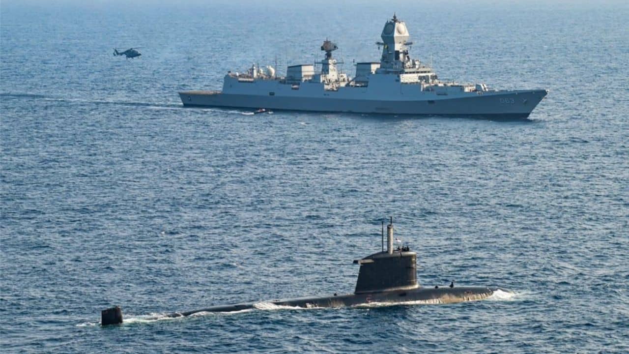 Indian Navy: মাঝ সমুদ্রে ট্রেলার দেখাল ভারতীয় নৌসেনা, সিনেমা শুরু হলে পাকিস্তানের কী হবে?