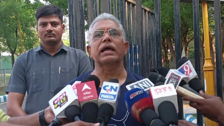 আগেও আমার বিরুদ্ধে বলেছে, পরে পায়ে হাত দিয়ে ক্ষমাও চেয়েছে: দিলীপ ঘোষ আগেও আমার বিরুদ্ধে বলেছে, পরে পায়ে হাত দিয়ে ক্ষমাও চেয়েছে: দিলীপ ঘোষ