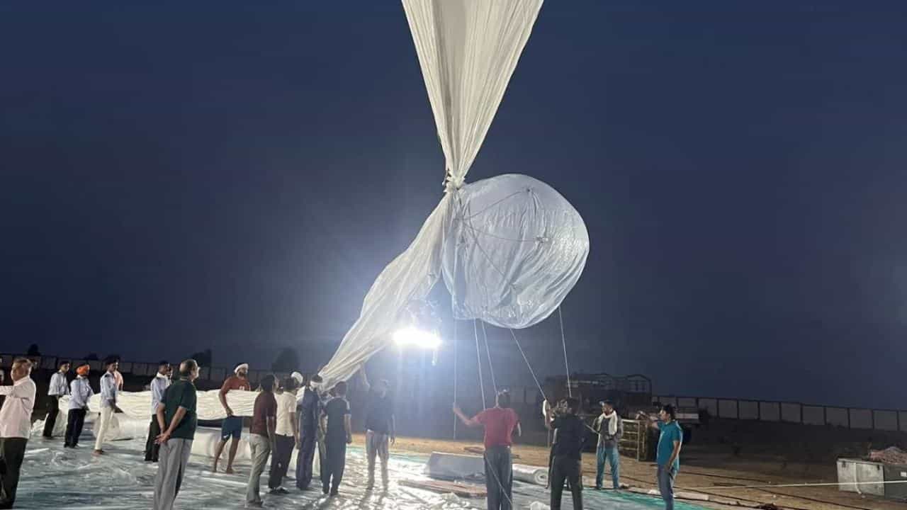 DRDO: ঈগলের তেজ, বাজপাখির নজর! আকাশে উড়ছে ওটা কী? পাক বধে প্রতিরক্ষা ক্ষেত্রে হাত আরও শক্ত হল ভারতের, বড় ছাপ রাখল DRDO DRDO: ঈগলের তেজ, বাজপাখির নজর! আকাশে উড়ছে ওটা কী? পাক বধে প্রতিরক্ষা ক্ষেত্রে হাত আরও শক্ত হল ভারতের, বড় ছাপ রাখল DRDO