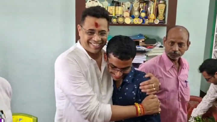 Madhyamik 2025: মাধ্যমিকের দ্বিতীয়কে রাজনীতি করার 'অফার' সৌমিত্রর Madhyamik 2025: মাধ্যমিকের দ্বিতীয়কে রাজনীতি করার 'অফার' সৌমিত্রর