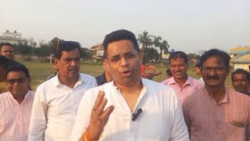 ক্রিকেটের মাঠ থেকে রাজনীতি বোঝালেন সৌমিত্র খাঁ