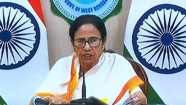 Mamata Banerjee: কালোবাজারি করে দাম বাড়ালে কঠোর পদক্ষেপ, নির্দেশ মমতার Mamata Banerjee: কালোবাজারি করে দাম বাড়ালে কঠোর পদক্ষেপ, নির্দেশ মমতার