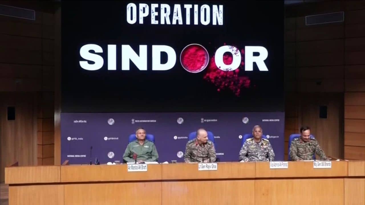 Operation Sindoor: হামলার জবাব দিয়েছে ভারত, মৃত্যু হয়েছে পাক সেনার ৩৫-৪০ জওয়ানের, জানাল ভারতীয় সেনা