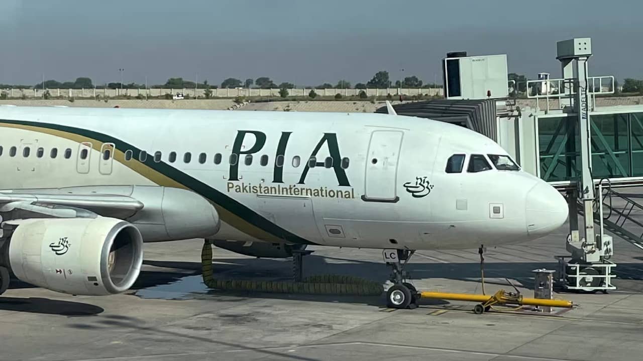 Pak Army: ভারতের হাত থেকে বাঁচতে যাত্রীবাহী বিমানকে ঢাল করছে পাক সেনা?