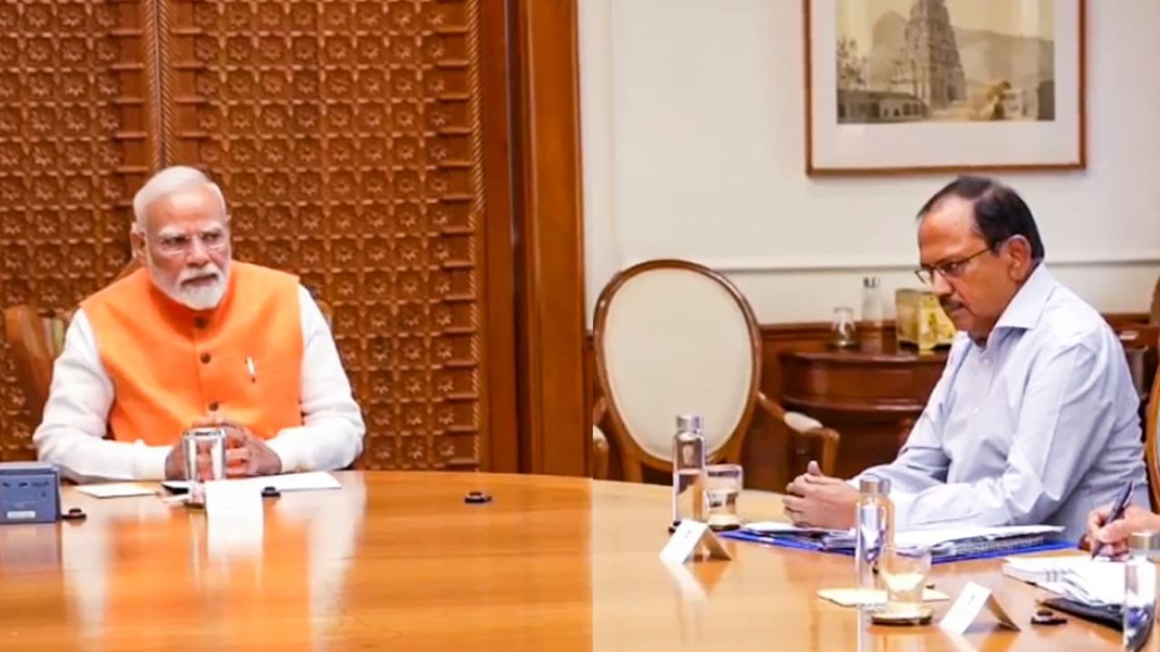 NSA Doval meets PM Modi: মক ড্রিলের আগে ডোভালের সঙ্গে বৈঠক মোদীর, বড় সিদ্ধান্ত কি সময়ের অপেক্ষা? NSA Doval meets PM Modi: মক ড্রিলের আগে ডোভালের সঙ্গে বৈঠক মোদীর, বড় সিদ্ধান্ত কি সময়ের অপেক্ষা?