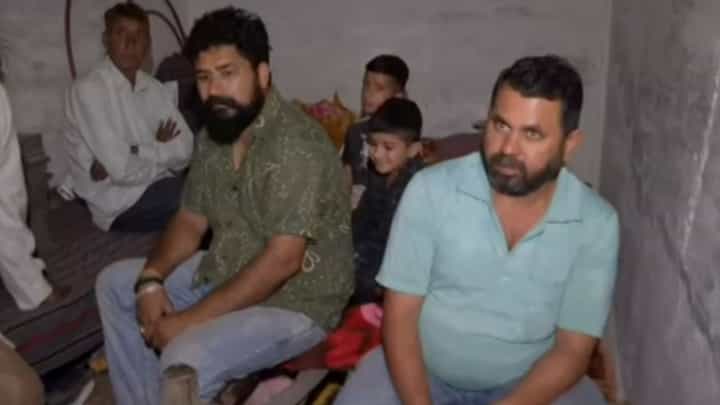 Attack on PoK and Pakistan: 'বদলা নিয়েছে' ভারত, পাল্টা আক্রমণের ভয়ে বাঙ্কারে সীমান্তের মানুষ! Attack on PoK and Pakistan: 'বদলা নিয়েছে' ভারত, পাল্টা আক্রমণের ভয়ে বাঙ্কারে সীমান্তের মানুষ!