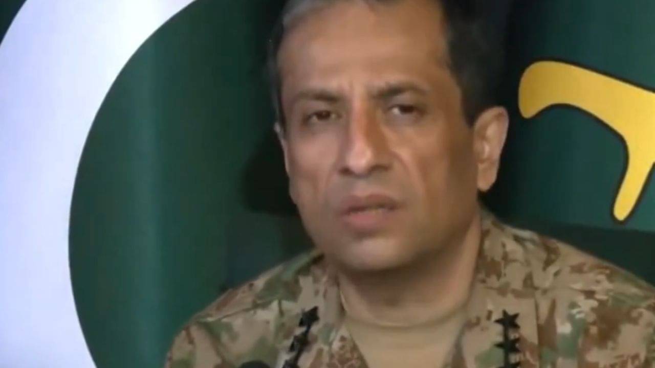 Pakistan: জঙ্গিদের শেষকৃত্যে পাক সেনা! পিঠ বাঁচাতে এখন কী যুক্তি দিচ্ছে শুনুন...