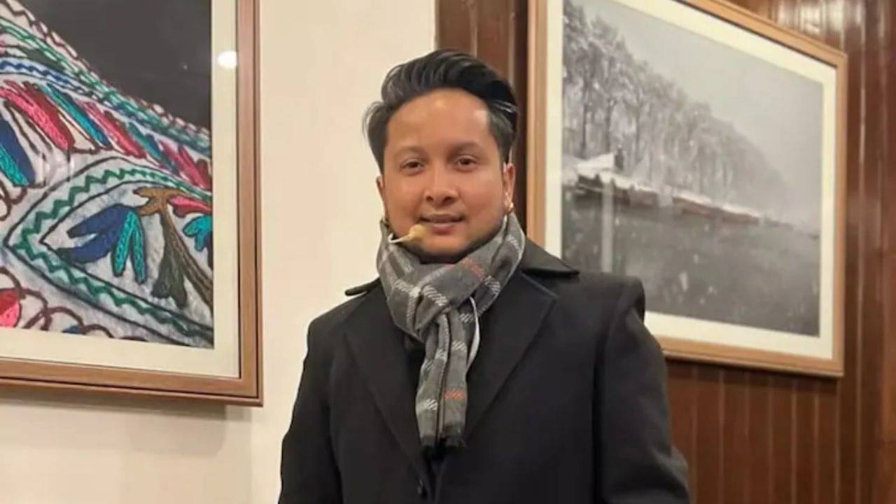 এখনও ICU-তে লড়ছেন পবনদীপ রাজন! ছবি পোস্ট করে কী খবর দিলেন গায়কের বন্ধুরা?