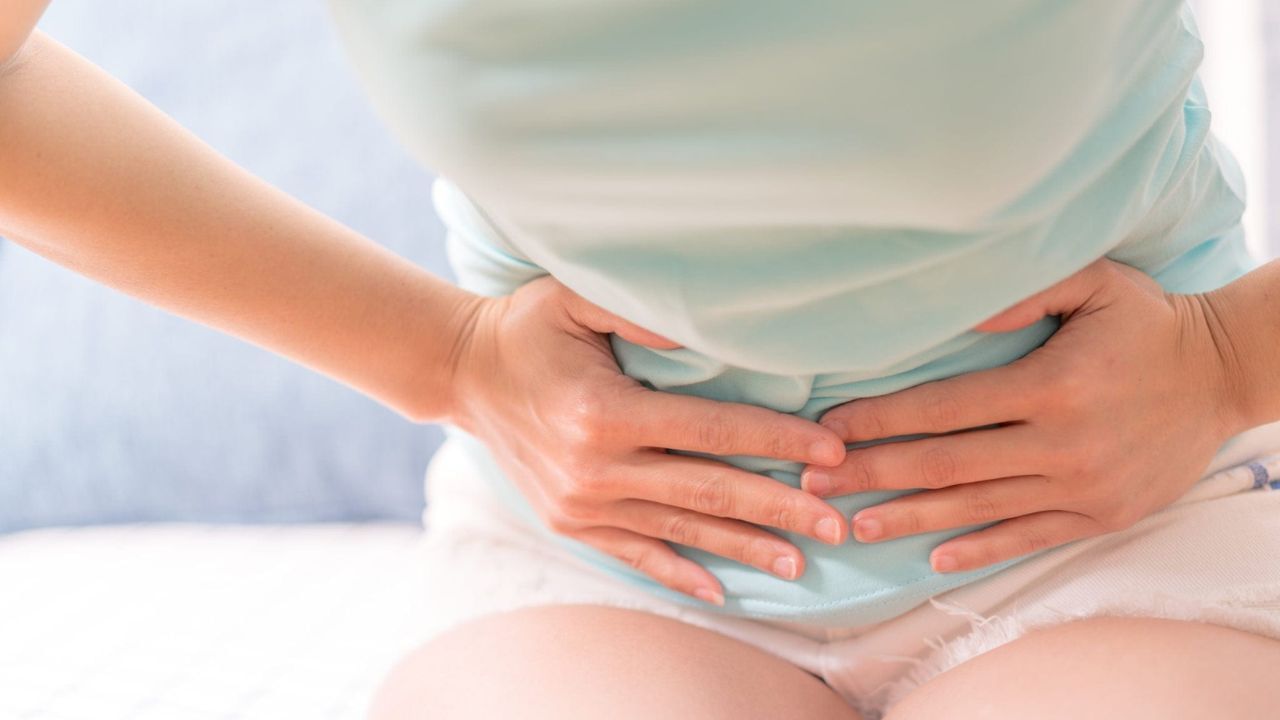 Periods Cramps: পিরিয়ড ক্র্যাম্পে নাজেহাল জীবন? এই ম্যাজিক জলেই গায়েব হবে ব্যথা Periods Cramps: পিরিয়ড ক্র্যাম্পে নাজেহাল জীবন? এই ম্যাজিক জলেই গায়েব হবে ব্যথা