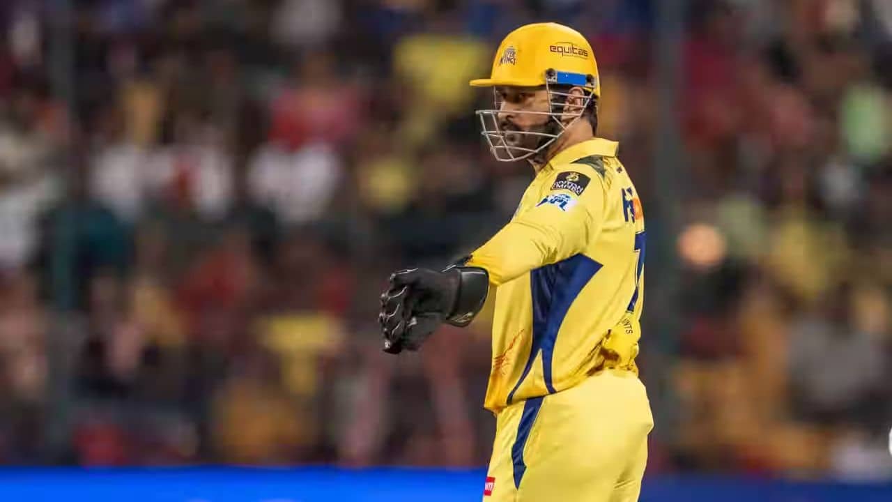 MS Dhoni, CSK: ম্যাচের মাঝে রেগে আগুন ক্যাপ্টেন কুল ধোনি! হঠাৎ এমন কী হল?