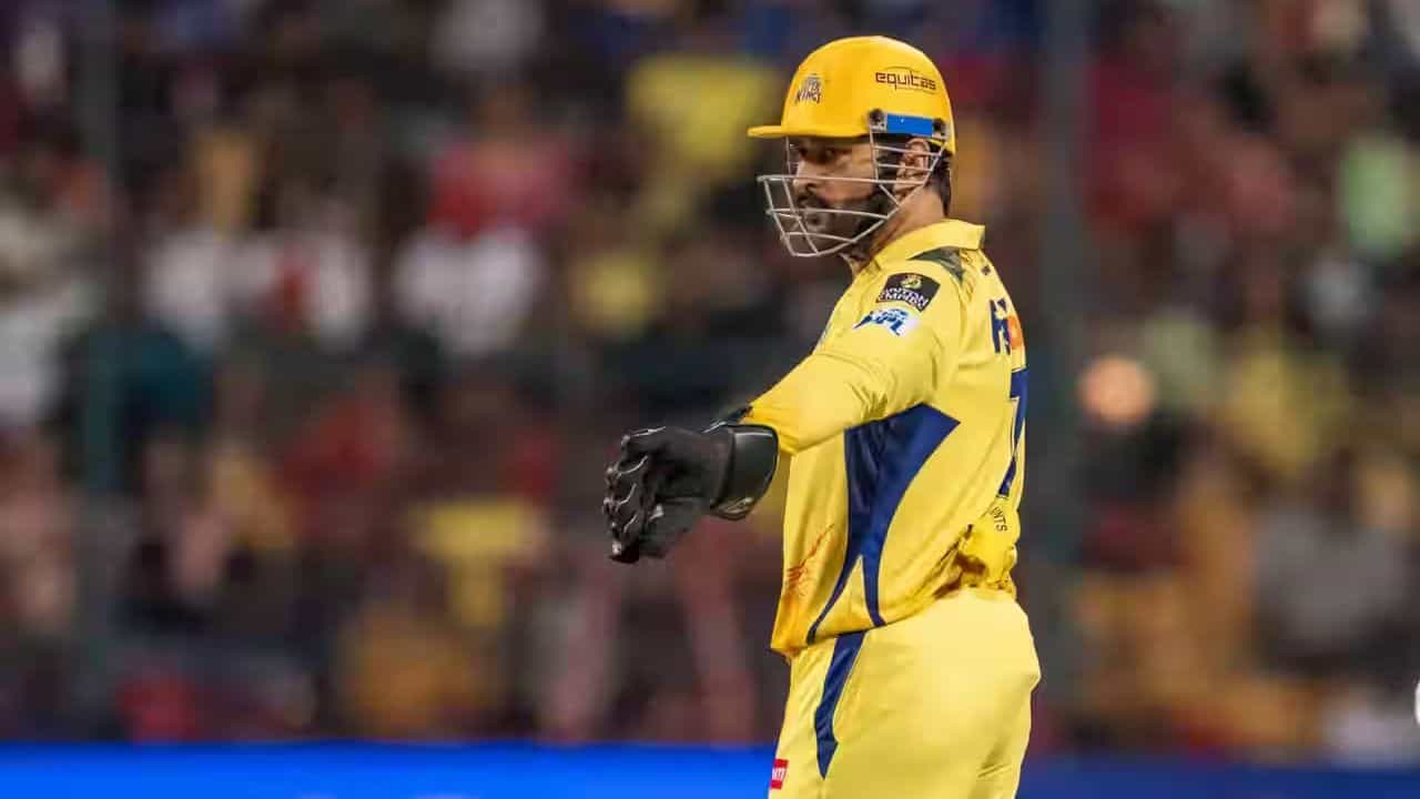 MS Dhoni, CSK: ম্যাচের মাঝে রেগে আগুন ক্যাপ্টেন কুল ধোনি! হঠাৎ এমন কী হল? MS Dhoni, CSK: ম্যাচের মাঝে রেগে আগুন ক্যাপ্টেন কুল ধোনি! হঠাৎ এমন কী হল?