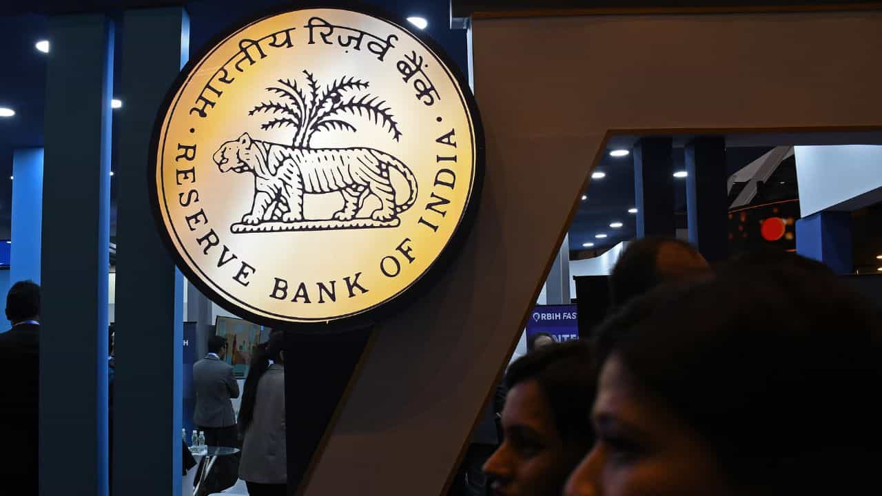 India's Forex Reserves: এক লাফে ৬ হাজার কোটি! রিজার্ভ ব্যাঙ্কের বৈদেশিক ভাণ্ডারে টাকার ছড়াছড়ি India's Forex Reserves: এক লাফে ৬ হাজার কোটি! রিজার্ভ ব্যাঙ্কের বৈদেশিক ভাণ্ডারে টাকার ছড়াছড়ি